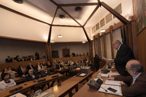Il vicegovernatore FVG con delega alla Salute, Riccardo Riccardi, illustra le proposte di riforma alla platea isontina